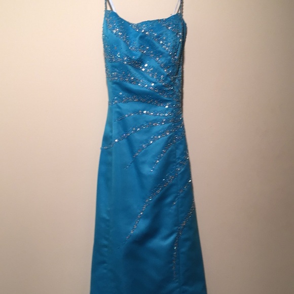 Gorgeous Beaded Gown (Center) - Picture 5 of 8